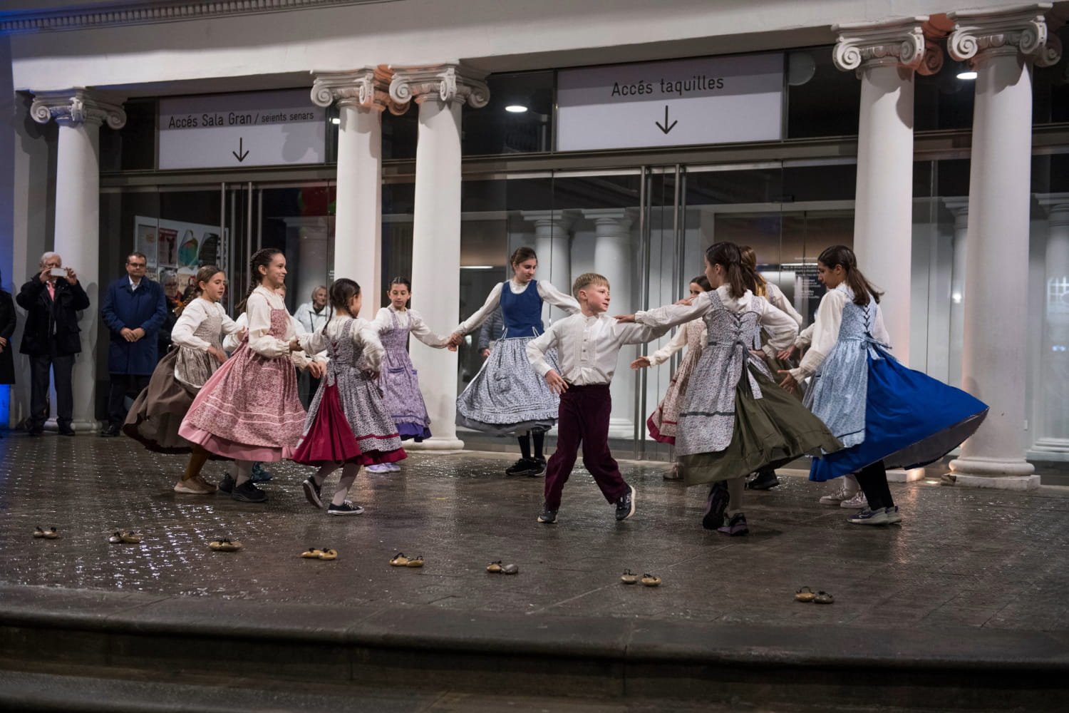 Espectacle teatre kursaal o compromís social.jpg